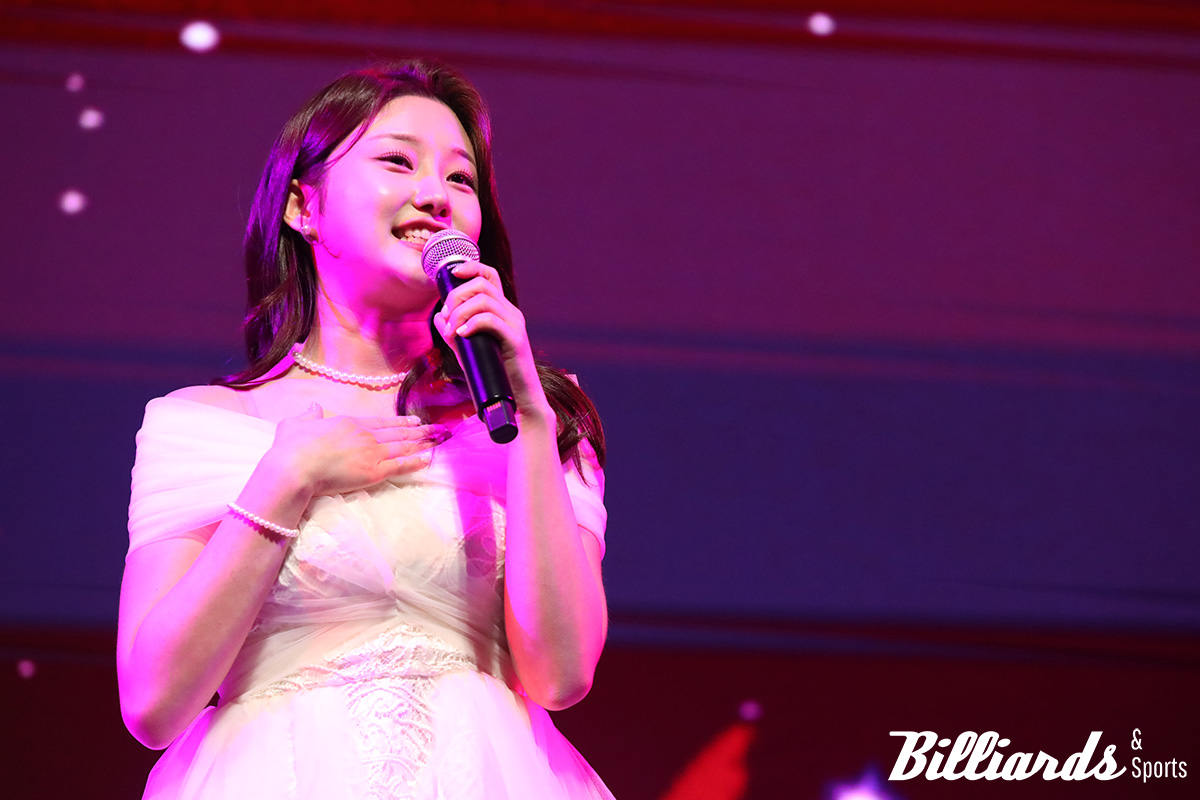 'PBA 골든큐 어워즈 2025'에서 숨겨둔 노래 실력을 발휘한 조예은. 사진=광진구/이용휘기자