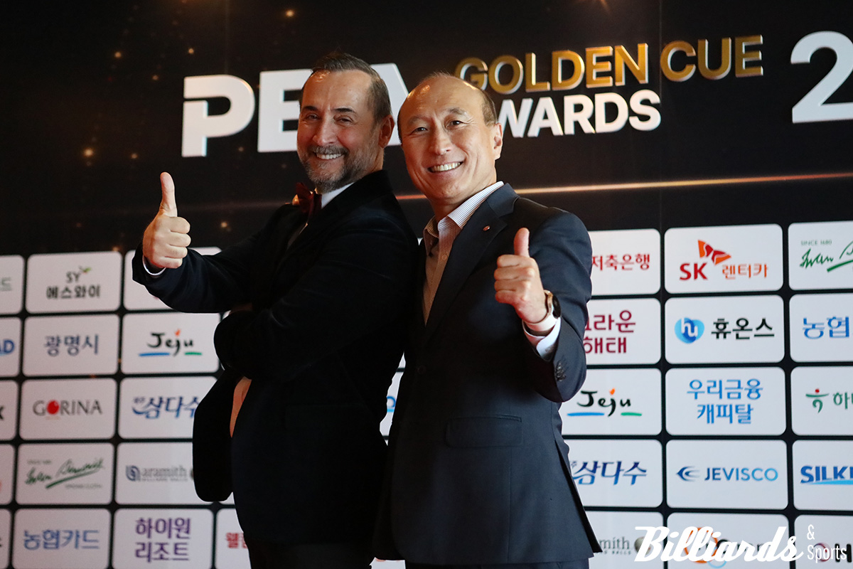 동년배 구단주와 구단 선수. 왼쪽부터 세미 사이그너와 김대웅 웰컴저축은행 웰컴피닉스 구단주. 사진=이용휘 기자