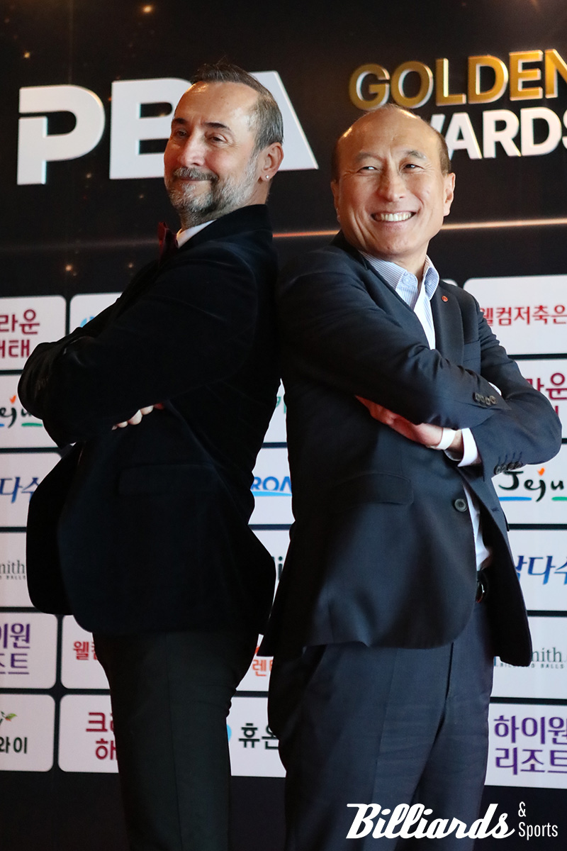 세미 사이그너와 김대웅 웰컴저축은행 대표.