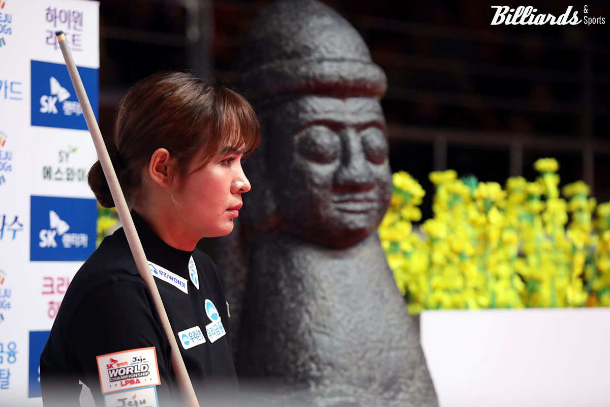 스롱 피아비(우리금융캐피탈)가 24-25시즌에 한 번도 결승에 오르지 못하면서 무관으로 시즌을 마감했다. 스롱은 23-24시즌까지 세 차례 LPBA 투어를 소화하며 11회나 결승에 올랐으나 이번 시즌은 빈손으로 퇴장하게 됐다.