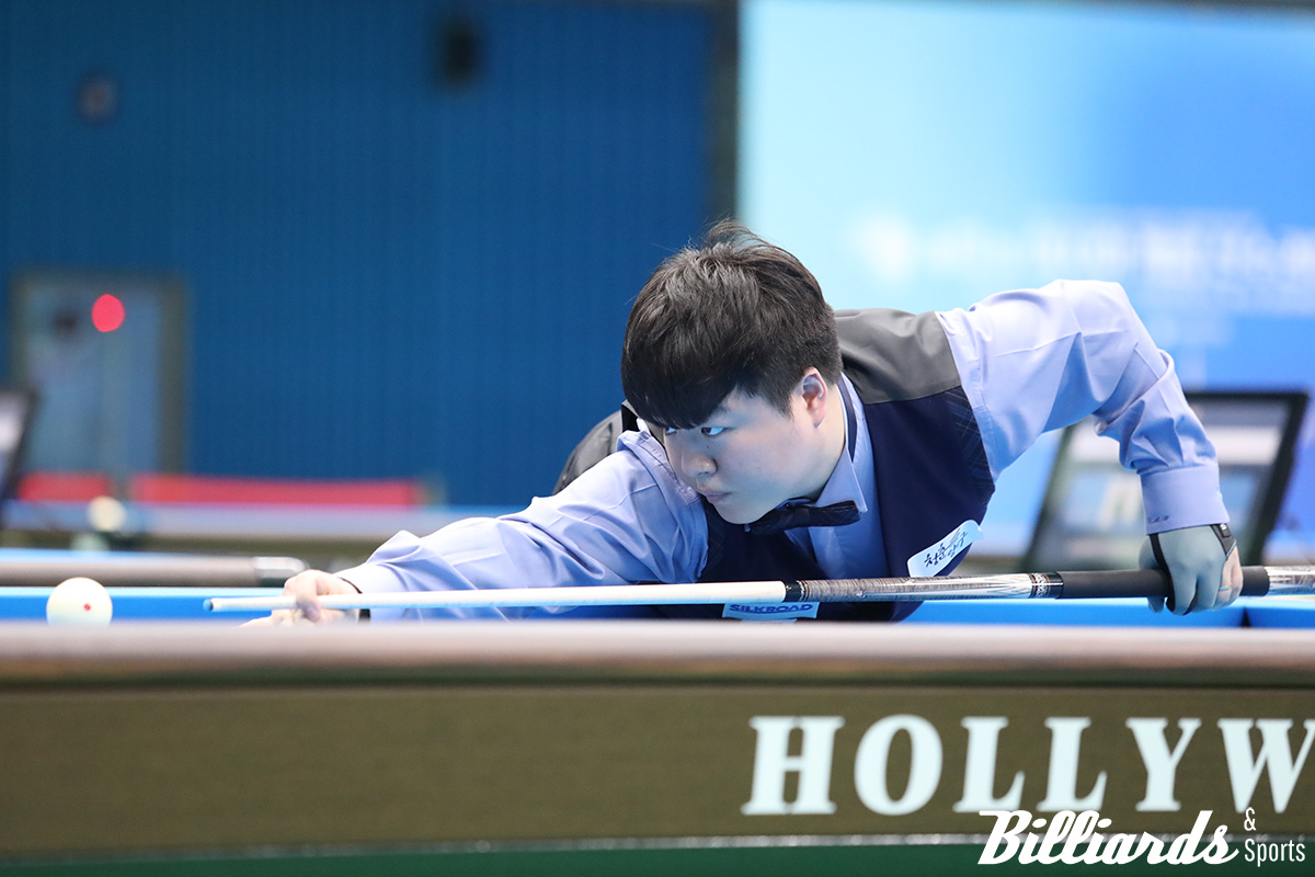 8강에서 복식 우승 동료 윤도영(서울)을 물리치고 준결승에 오른 조명우(실크로드시앤티-서울시청)은 김행직에게 패해 결승 진출에 실패했다.