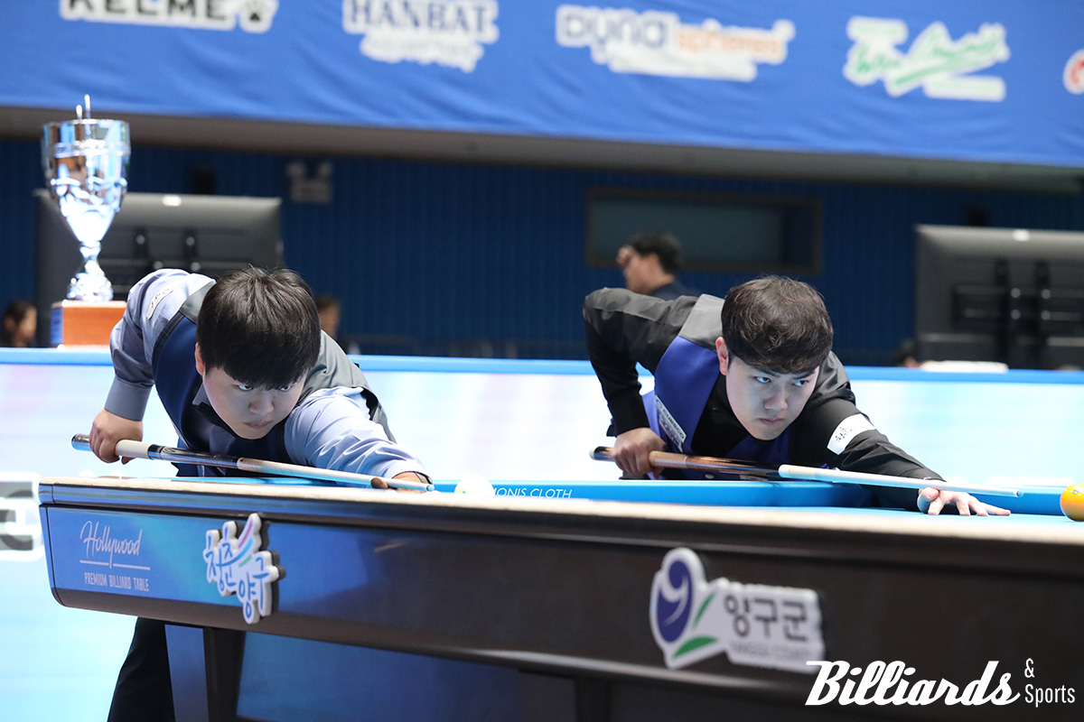 결승전 뱅킹 중인 조명우와 김준태