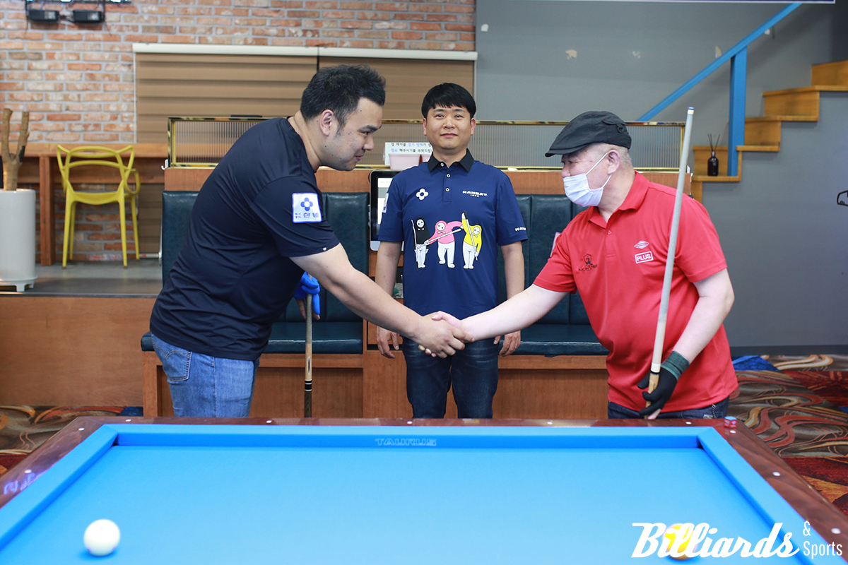 결승전을 앞두고 인사를 나누는 이정열(왼쪽)과 박정석(오른쪽).