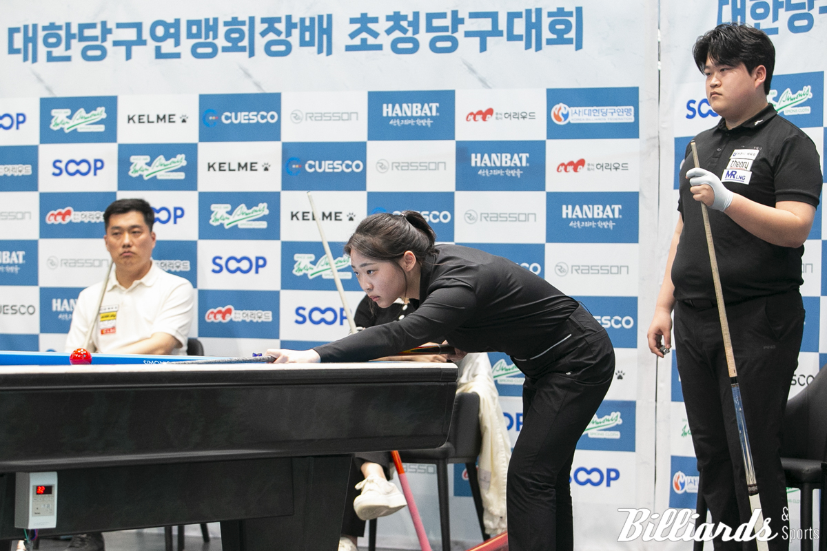 결승전에서 경기 중인 김하은과 손준혁 