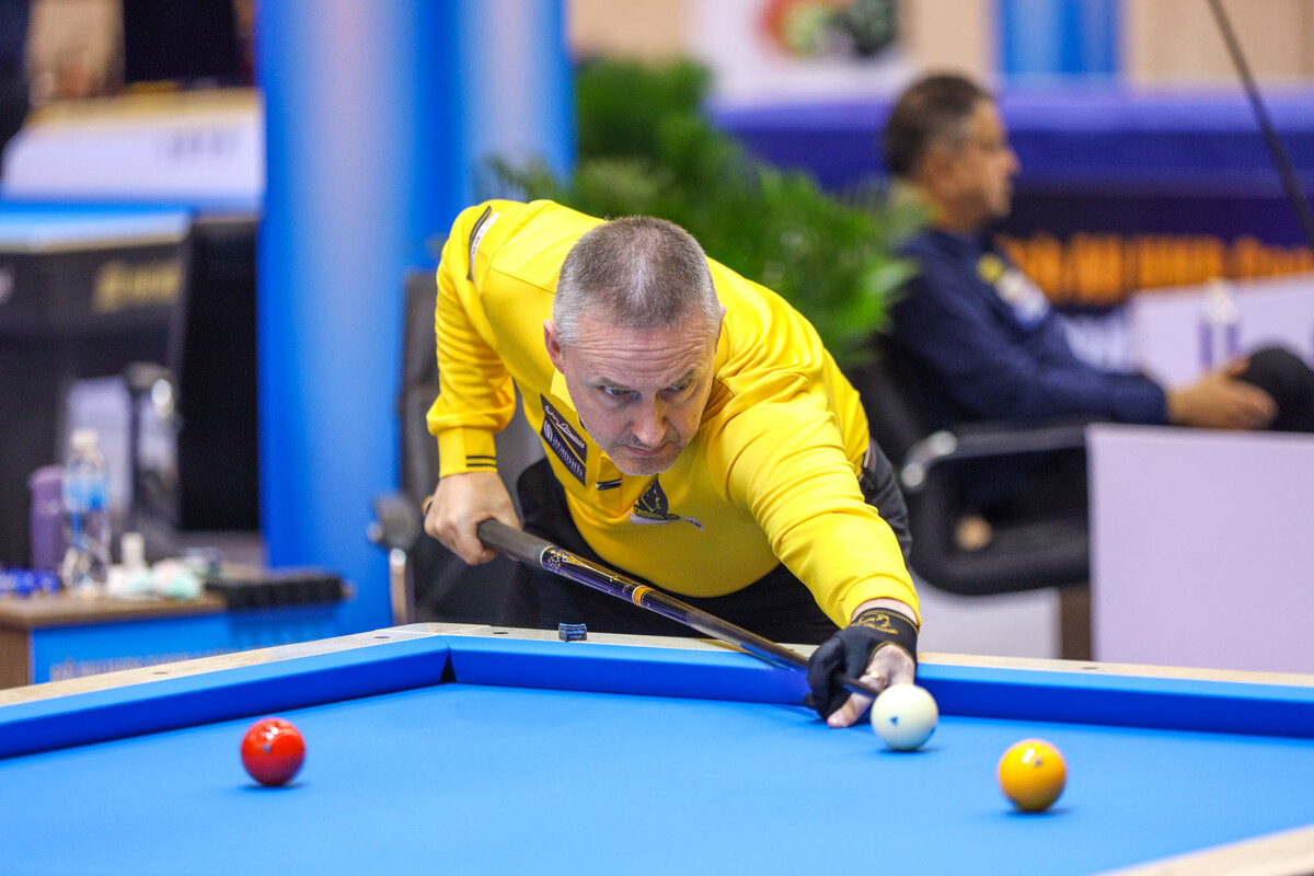 프레데리크 쿠드롱(벨기에)이 22일 베트남에서 열린 '호찌민 3쿠션 당구월드컵' 최종예선에서 1승 1무로 G조 1위에 오르며 32강에 진출했다.  사진=SOOP 제공