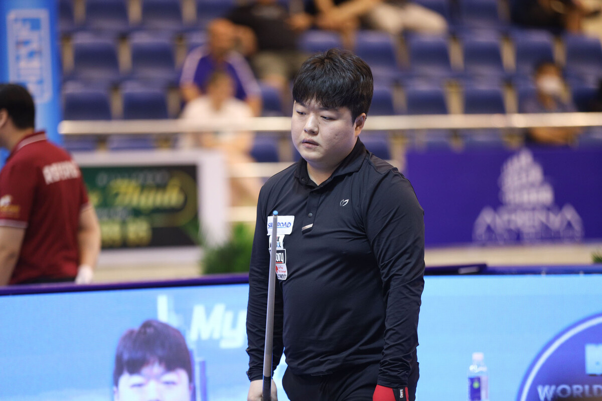 한국의 조명우(실크로드시앤티-서울시청)가 23일 베트남에서 열린 '2025 호찌민 3쿠션 당구월드컵' 32강 조별리그에서 탈락했다.  사진=SOOP 제공