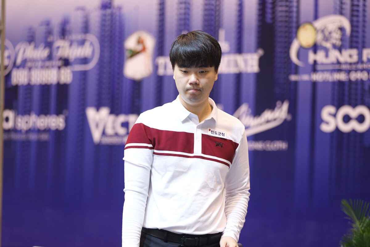 김행직(전남-진도군청)은 지난 2023년 11월에 열린 서울 당구월드컵 8강 진출 이후 1년 6개월 만에 당구월드컵 8강에 올라갔다.