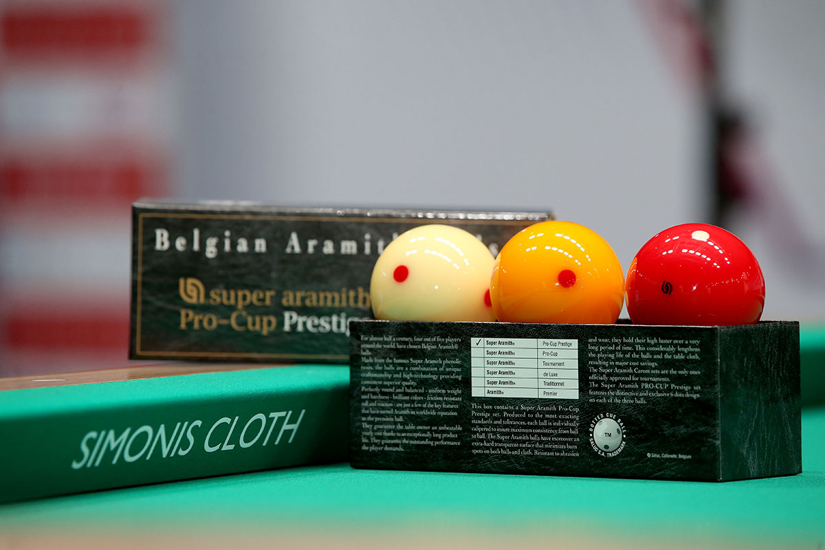 최근 PBA와 재계약을 맺은 시모니스(당구대천)와 아라미스(당구공)가 차기 시즌에도 PBA 팀리그 공식 당구대천과 당구공으로 사용된다. 사진=PBA 제공