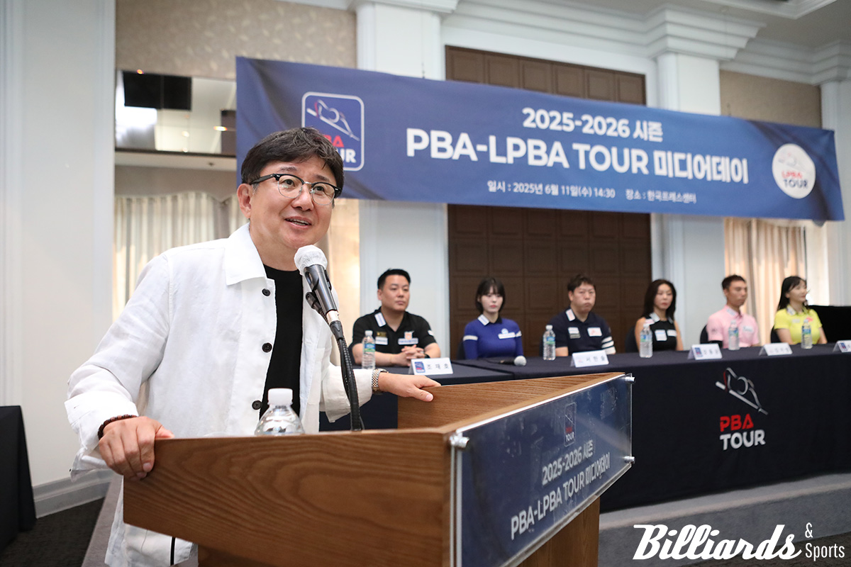 본격적인 기자회견에 앞서 인사의 말을 전하고 있는 프로당구협회 장상진 부총재