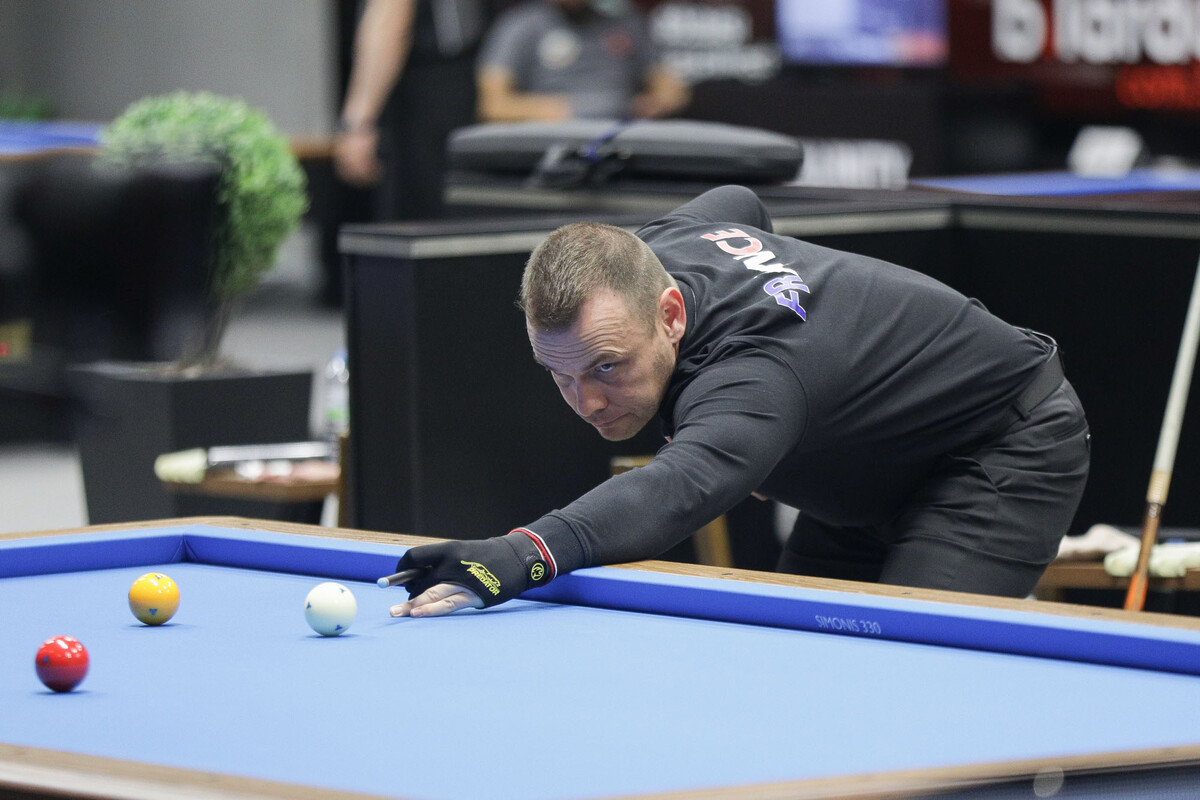 김도현에게 첫 경기를 졌으나, 애버리지에서 앞서 최종예선 진출에 성공한 미카엘 데보젤라에레(프랑스).