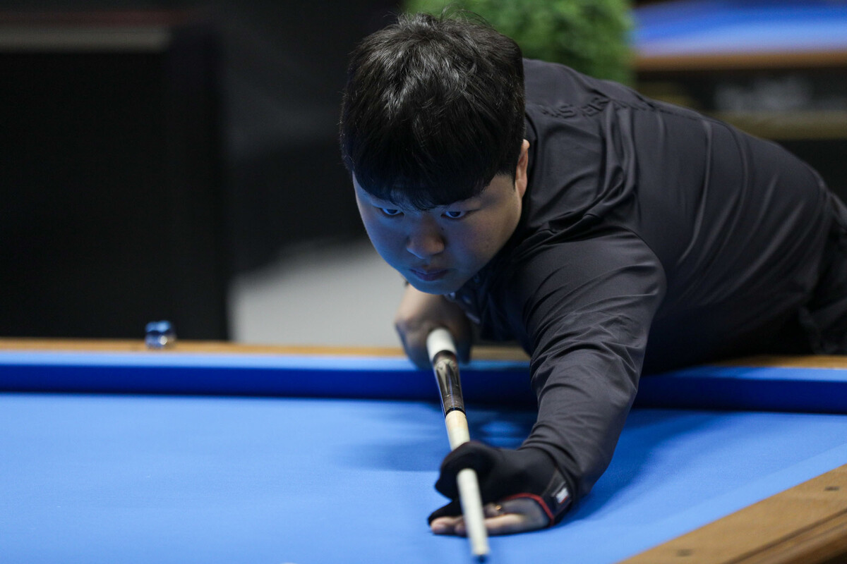 한국의 조명우(실크로드시앤티-서울시청)가 13일 열린 앙카라 3쿠션 당구월드컵 32강 조별리그를 종합순위 1위로 통과했다.  사진=SOOP 제공