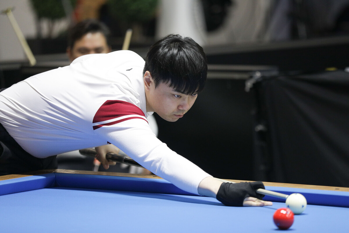 14일 오후 6시에 튀르키예에서 열린 앙카라 3쿠션 당구월드컵 16강전에서 한국의 김행직(전남-진도군청)이 쩐타인룩(베트남)을 2점 차로 꺾고 8강에 진출했다.  사진=SOOP 제공