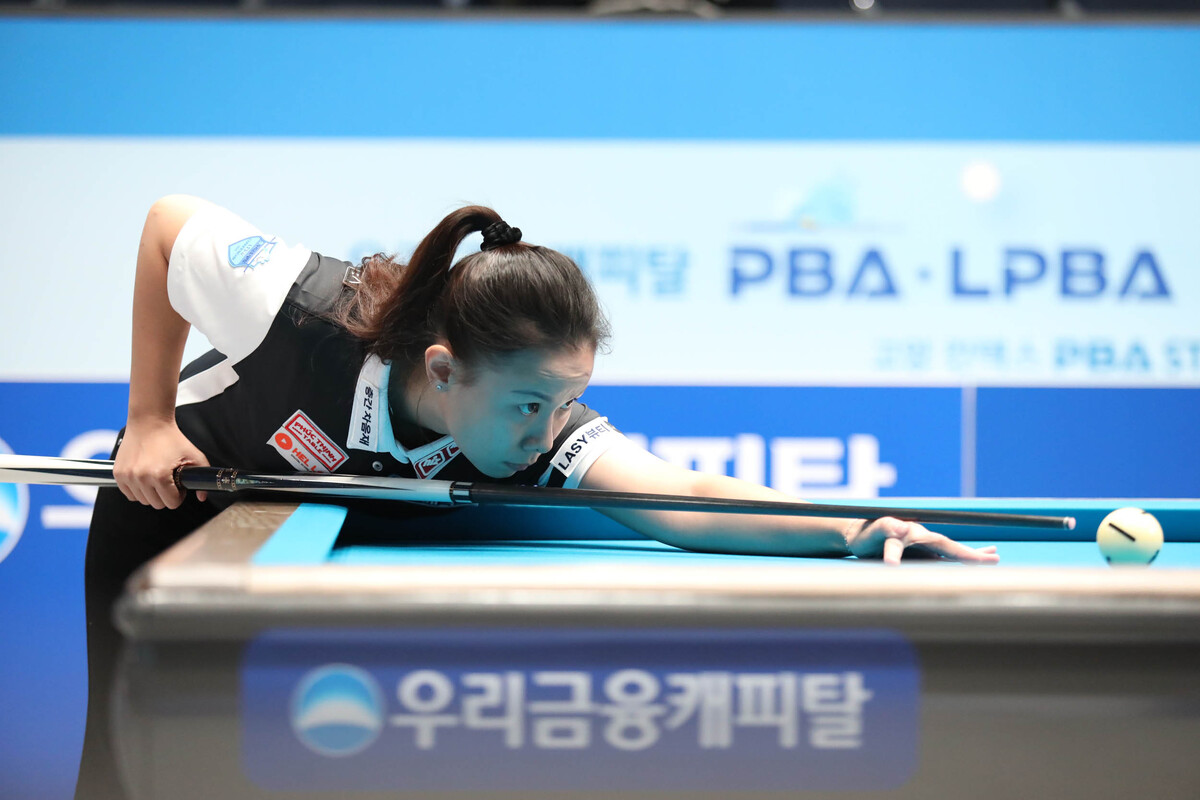 여자 프로당구 투어에 세 번째 출전한 베트남의 응우옌호앙옌니(에스와이)가 64강에서 김민아(NH농협카드)를 꺾는 이변을 연출했다.  사진=고양/이용휘 기자