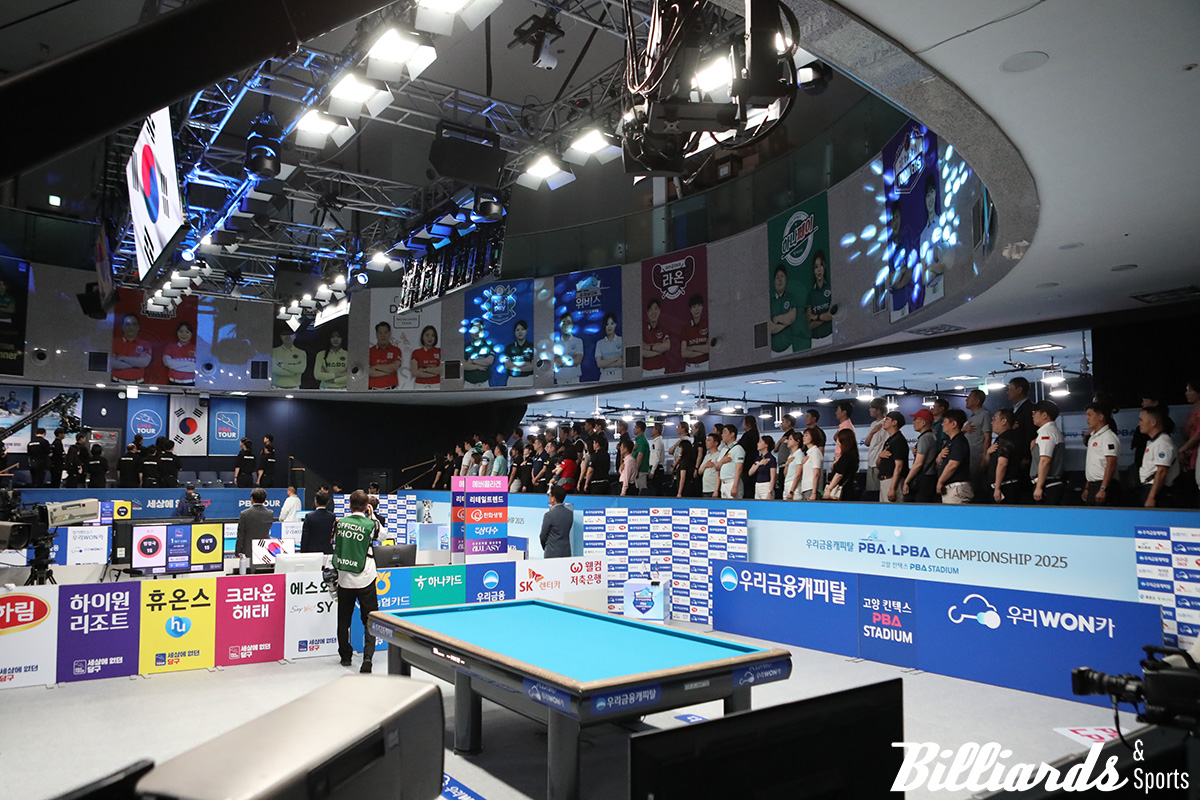 개막식에 참석하기 위해 PBA 스타디움을 찾은 프로 당구선수들.