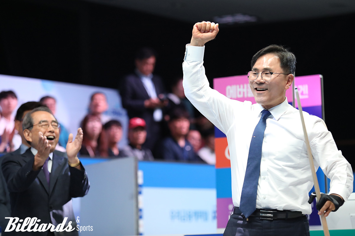 시타 성공 후 기뻐하는 기동호 대표와 김영수 총재