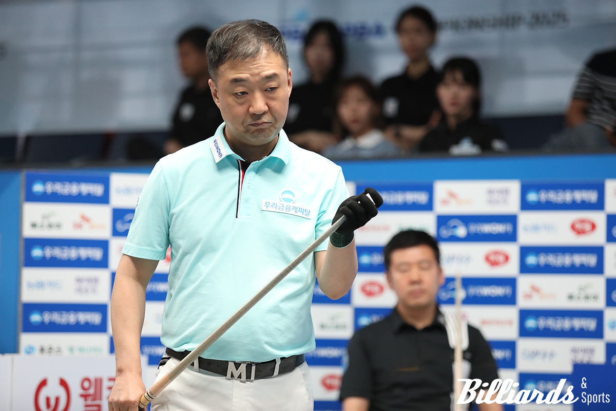 '우리금융캐피탈 PBA 쳄피언십 2025' 128강 첫 경기에서 방정극과 대결하고 있는 엄상필. 엄상필은 0-2로 위기에 몰렸으나 2-2로 따라잡고 승부치기에서 승리했다.  사진=고양/이용휘 기자