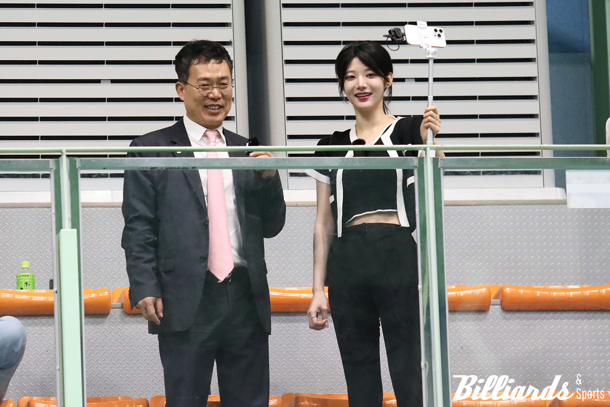 대한당구연맹의 서수길 회장이 SOOP 스트리머 박틸다의 라이브 방송에 깜짝 등장했다. 사진=양구/이용휘 기자