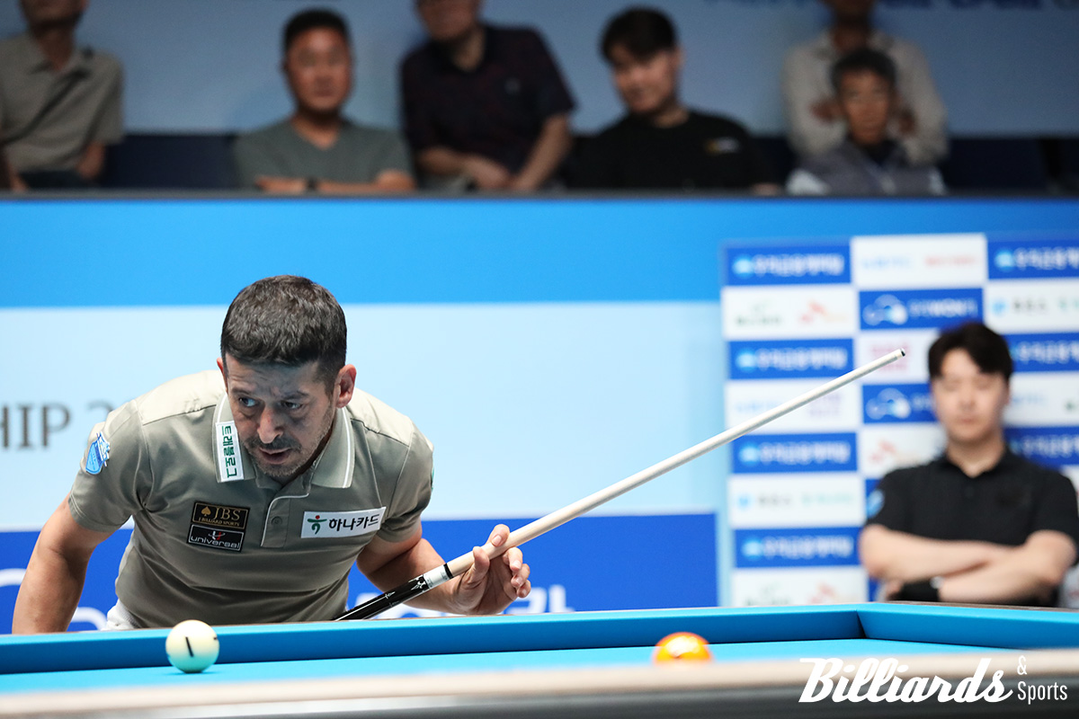 김남수와 8강전 경기 중인 무라트 나지 초클루