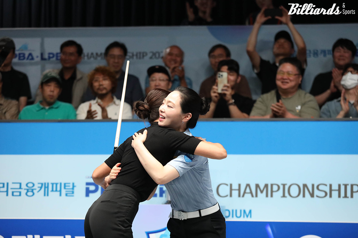 경기 후 서로를 격려하는 김가영과 차유람.