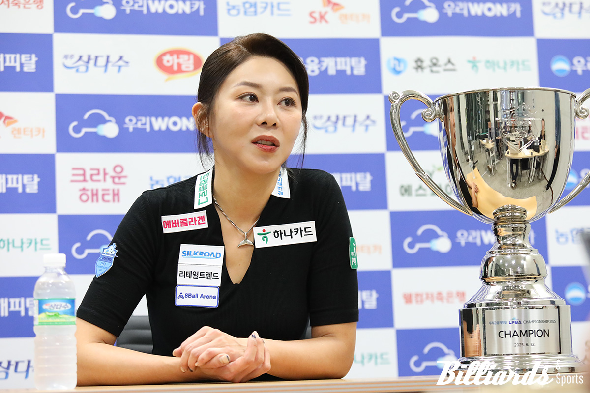프로당구 2025-26시즌 개막전 '우리금융캐피탈 LPBA 챔피언십 2025'에서 우승을 차지한 김가영이 소감을 밝히고 있다. 사진=고양/이용휘 기자
