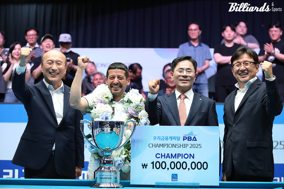 우승상금 1억원을 획득한 초클루. 왼쪽부터 김대웅 웰컴저축은행 대표, 초클루, 기동호 우리금융캐피탈 대표, 장상진 PBA 부총재.
