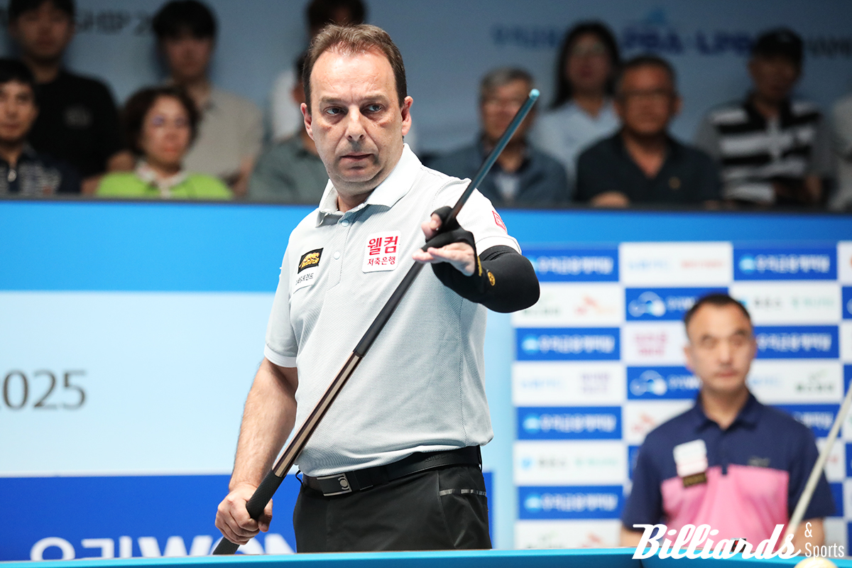 올 시즌 개막전에 '웰컴저축은행 패치'를 달고 출전한 다니엘 산체스.  사진=이용휘 기자