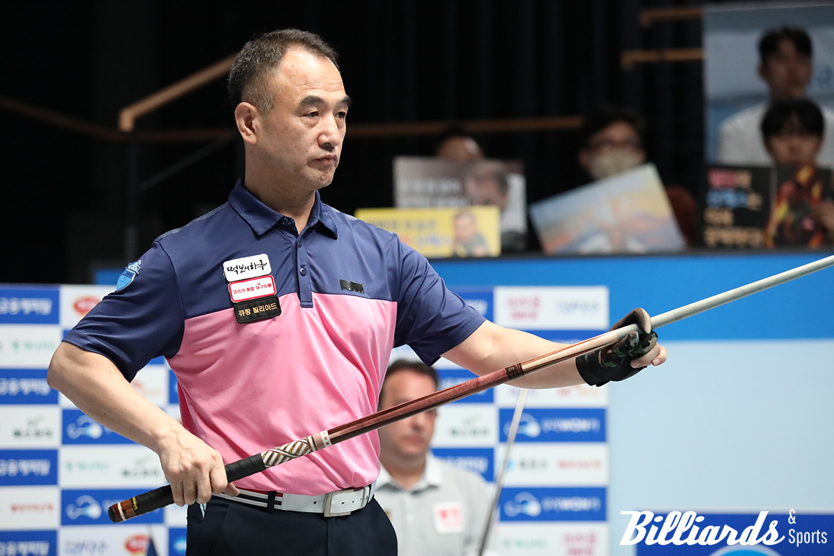 프로당구 PBA 투어 개막전에서 첫 4강 진출에 성공한 이승진이 다니엘 산체스와 준결승전 대결을 벌이고 있다. 사진=이용휘 기자