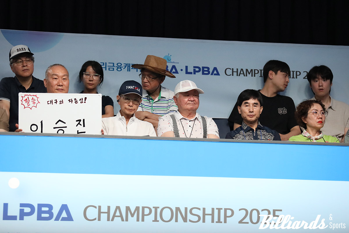 이승진의 4강 진출 소식에 아침부터 대구와 부산에서 가족과 친구들이 '고양 킨텍스 PBA 스타디움'을 찾아 응원을 펼쳤다.