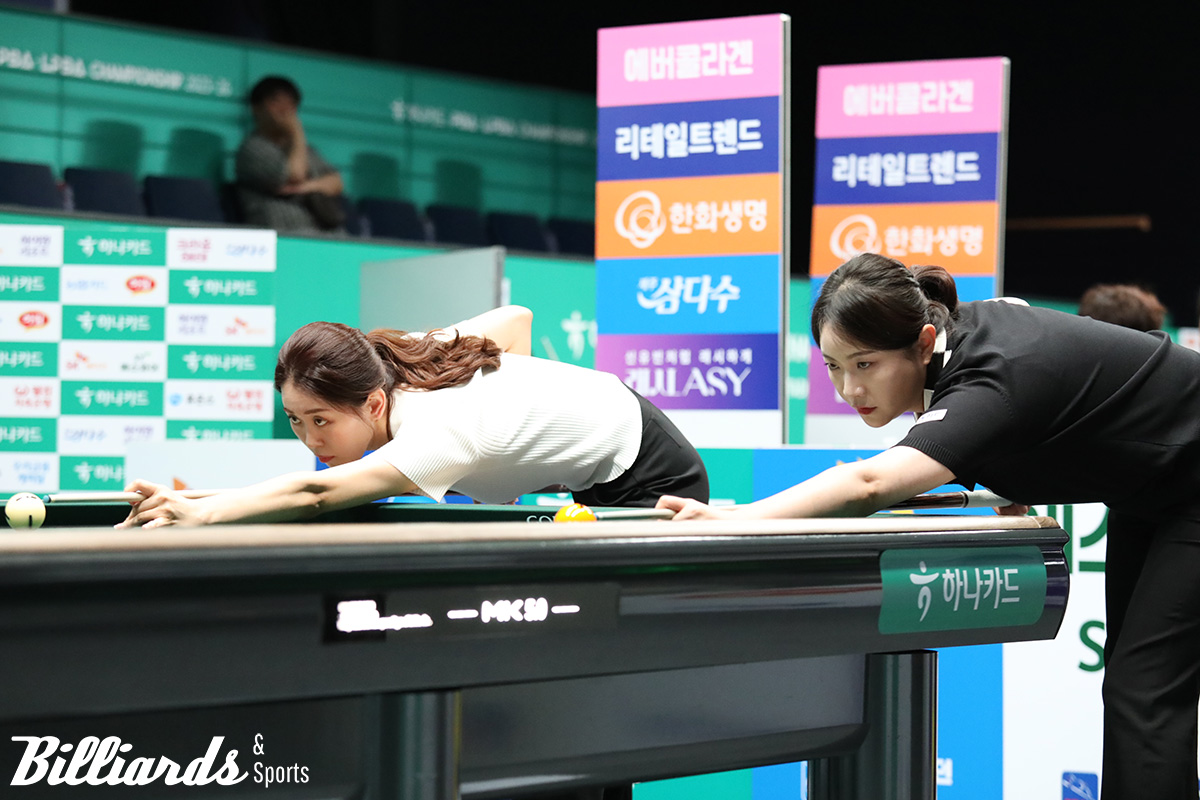 최지민과 김민아의 32강전 뱅킹 장면.