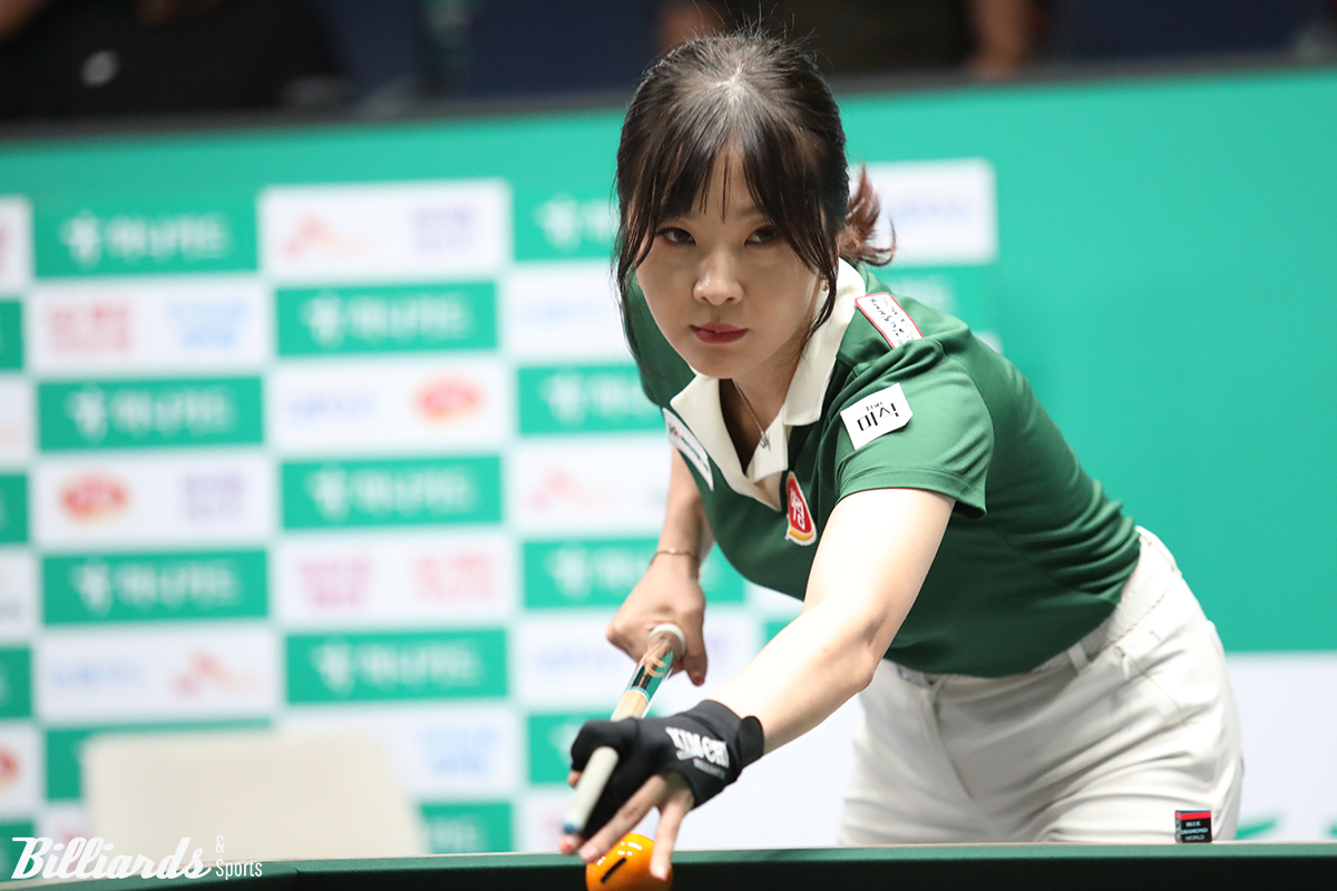 '디펜딩 챔피언' 김상아(하림)는 3-1로 백민주(크라운해태)를 누르고 8강에 진출, 스롱과 준결승행을 다툰다.