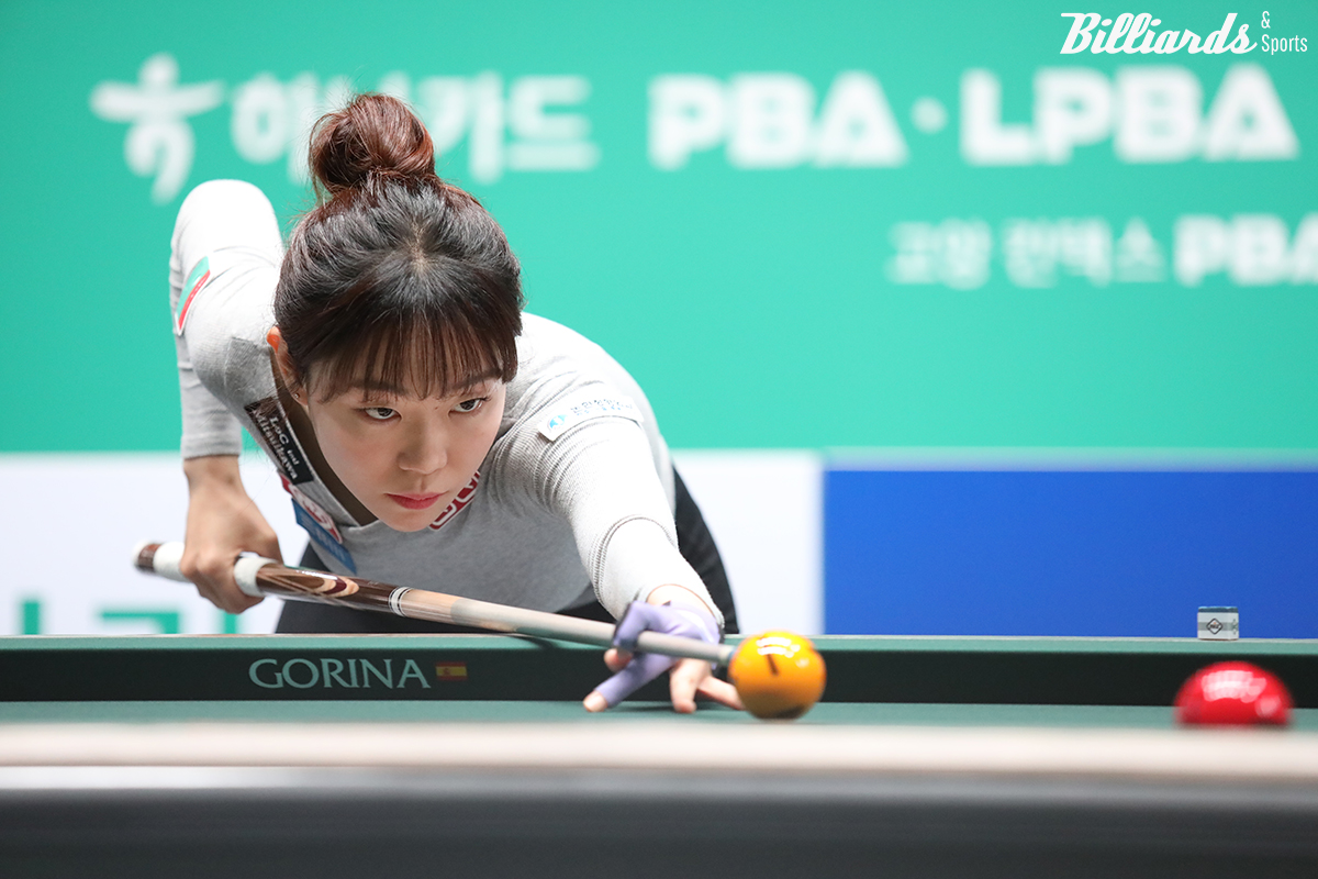 8강에서 히다와 대결하는 김보라. 16강에서 김보라는 애버리지 1.355로 서지연에게 3-1로 승리했다.