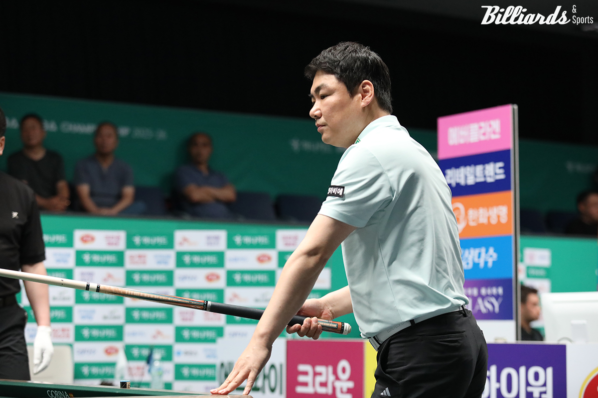 이상대(휴온스)는 16강전에서 김영섭에게 3-0 승리를 거두고 8강에 올라와 마르티네스와 준결승 진출을 다툰다.