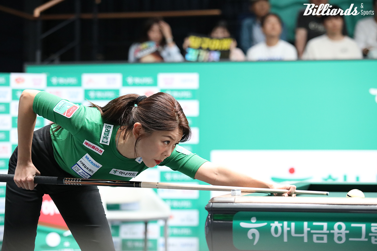 과거 포켓볼 선수 시절에 김가영은 21살에 불과했던 2004년에 한국 선수로 처음 세계선수권을 우승했고, 2006년에 열린 대회에서도 연속으로 우승을 차지했다.