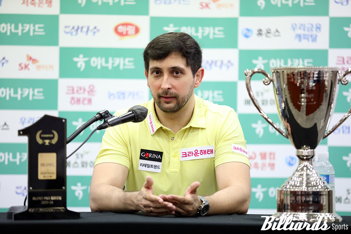 프로당구 2차 투어 '하나카드 챔피언십'에서 우승을 차지하며 개인 통산 8승을 올린 다비드 마르티네스가 우승 기자회견을 하고 있다. 사진=고양/이용휘 기자