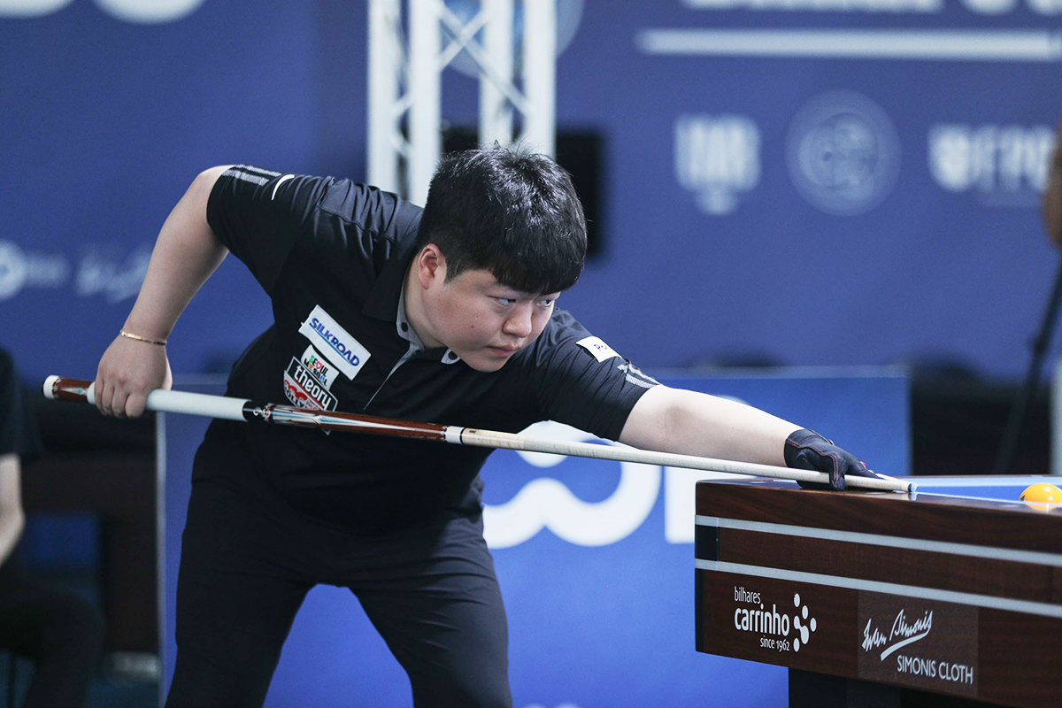 제러미 뷰리와 결승전에서 경기를 하고 있는 조명우.