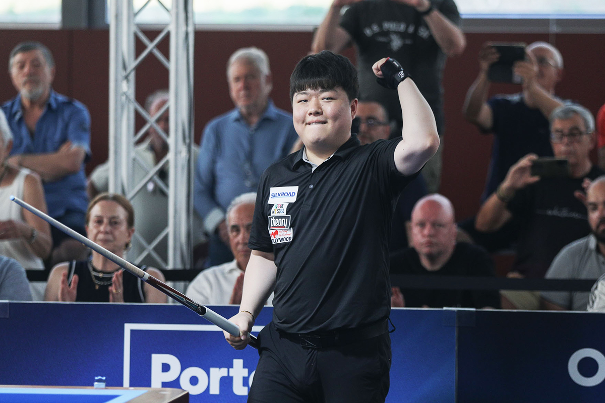 우승하는 순간 조명우가 손을 높이 들고 확신에 찬 표정을 짓고 있다.