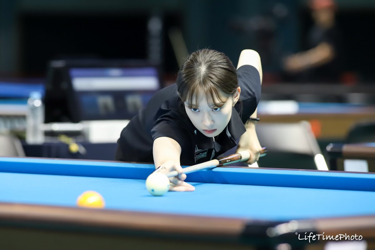 최봄이는 끈질긴 추격전에도 불구하고 두 대회 연속 김하은에게 패했다. 사진=대한당구연맹 제공