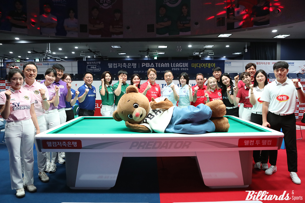 미디어데이를 마친 각 팀 선수들이 카메라 앞에서 화이팅을 외치고 있다.