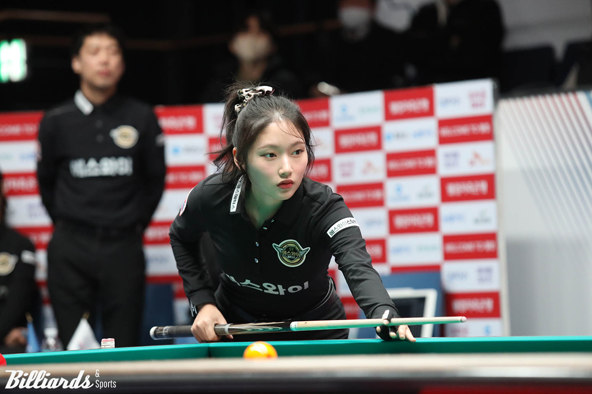 이날 6세트 여자단식에서 에스와이의 간판선수 한지은이 하림의 기대주 박정현과 맞붙는다.