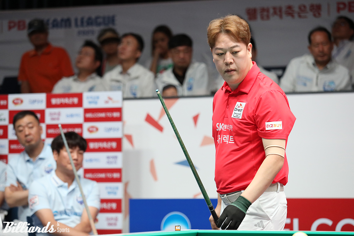 두 세트를 모두 패한 뒤 3세트에 나와 하이런 11점타로 분위기를 바꾼 SK렌터카의 리더 강동궁.