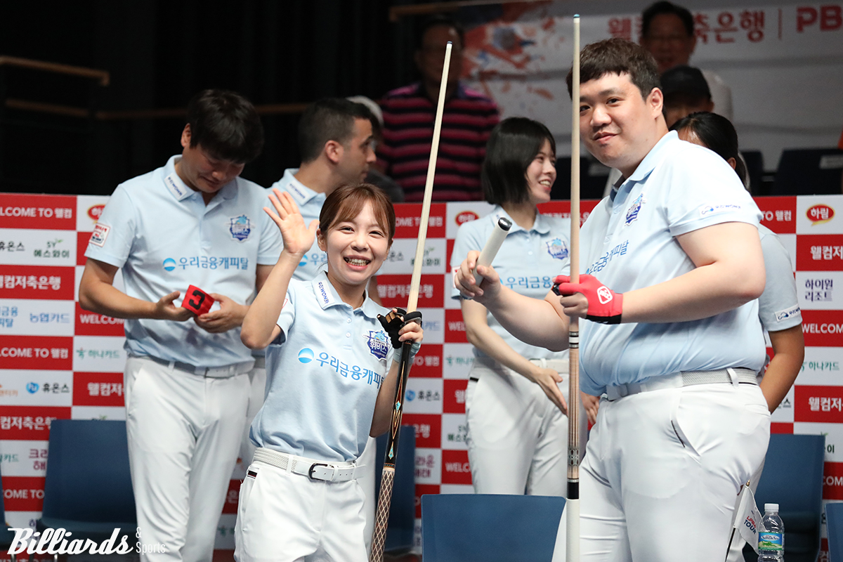 우리금융캐피탈은 세트스코어 2-1에서 선지훈과 김민영이 4세트 혼합복식을 따내 3-1로 앞서며 승리가 유력했다.