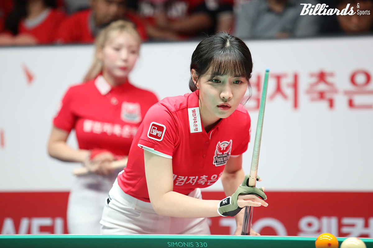 2세트 여자복식에서 뱅크 샷 두 방 등 혼자 6점을 치며 활약한 웰컴저축은행 최혜미. 