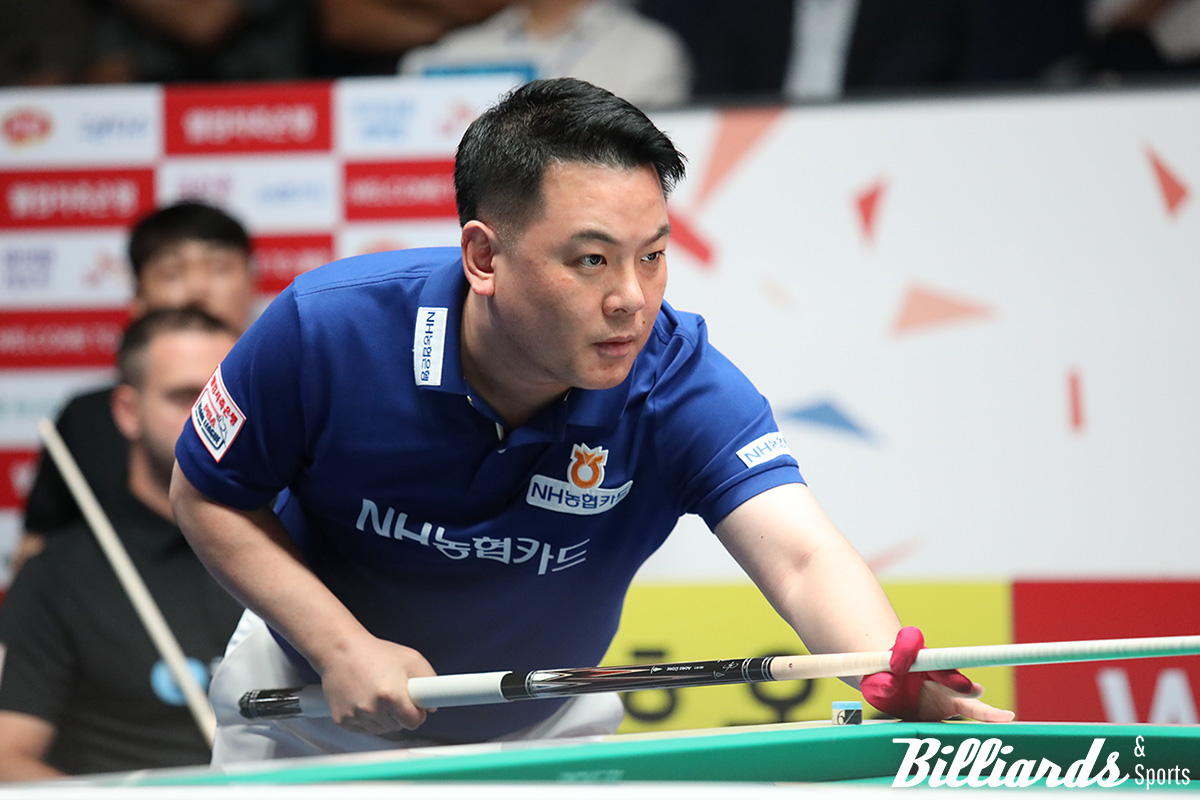 3세트 승리로 추격의 불씨를 살린 NH농협카드의 주장 조재호.