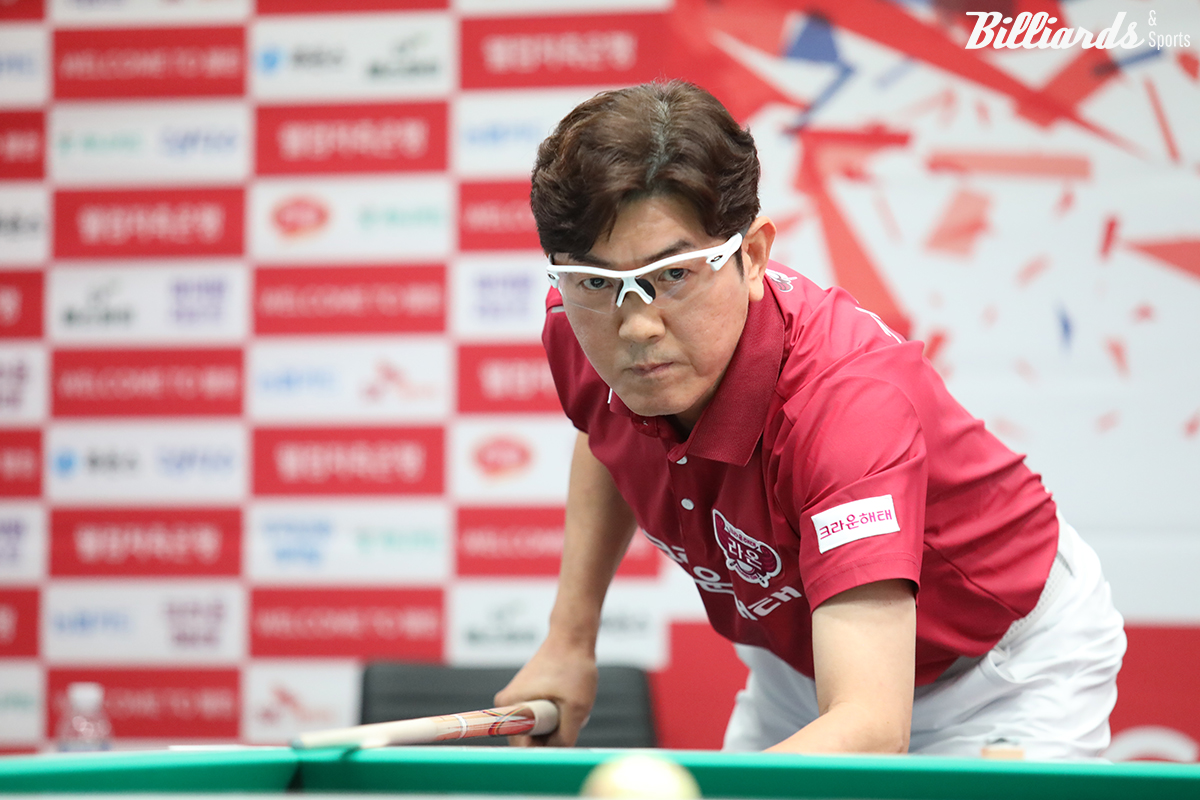 5세트에서 승부를 마무리한 크라운해태 리더 김재근.