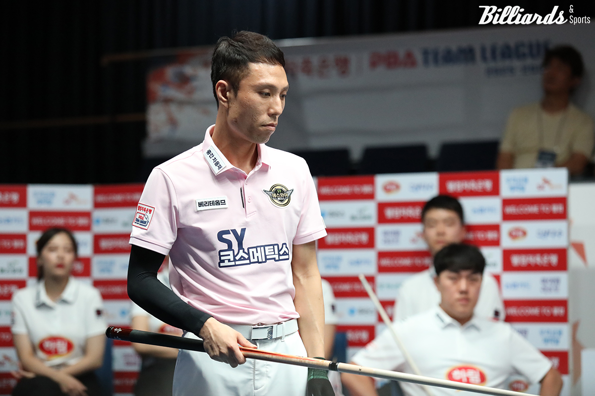 팀리그 데뷔전에서 끝내기 7점타로 화끈한 역전승을 거둔 에스와이의 최원준1.