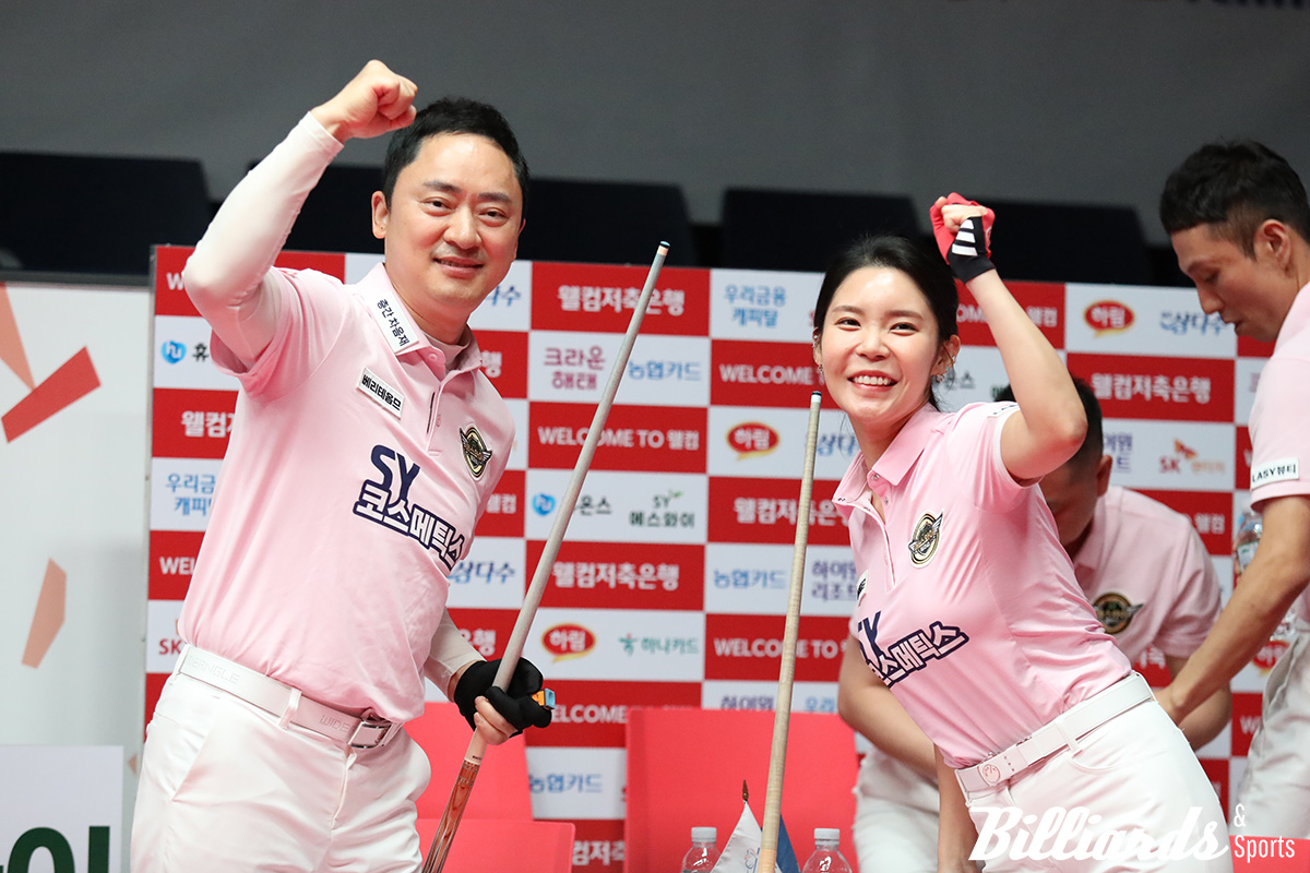 4세트 혼합복식에서 완벽한 호흡을 발휘한 황득희-이우경(에스와이)