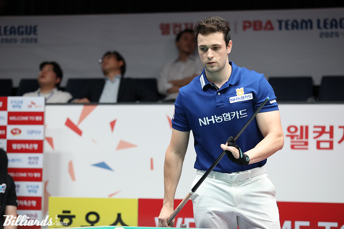 전날 극적인 역전승의 주인공이 된 이반 마요르(스페인)는 이번 경기 1세트에 나와 연이틀 승리를 거뒀다.