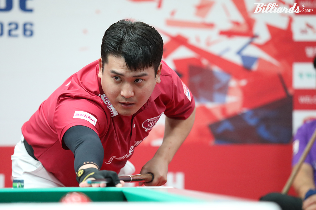 4세트 혼합복식에서 혼자 6점을 치며 활약한 오태준(크라운해태).