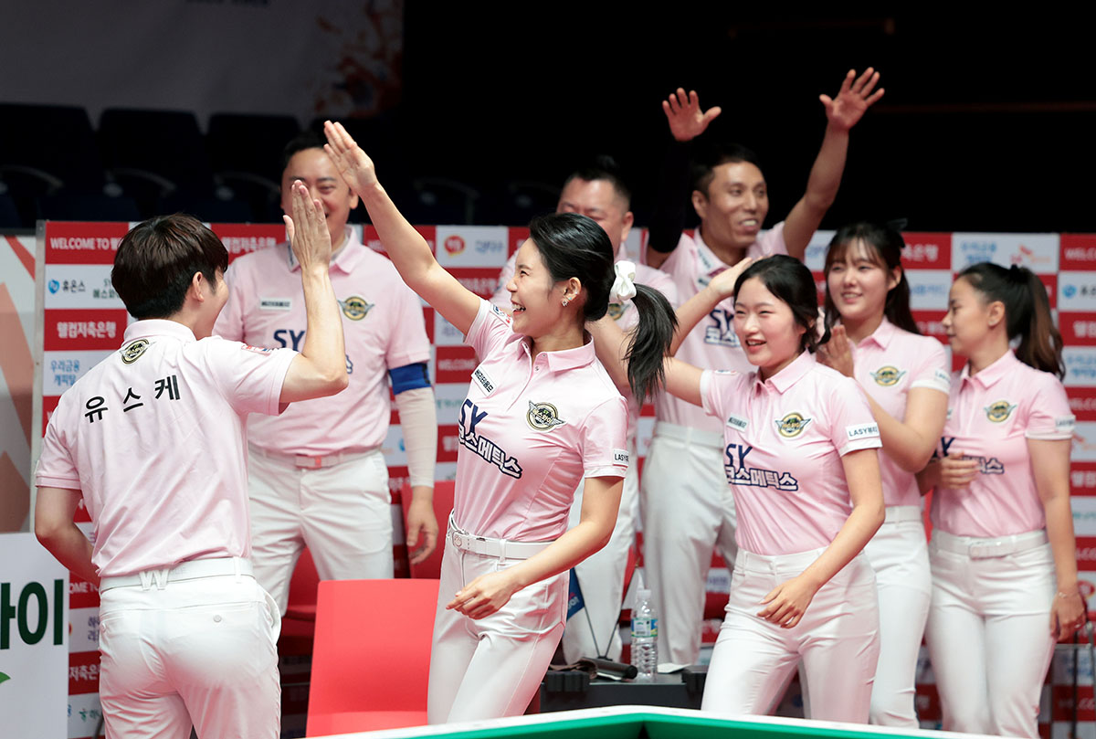 이틀 연속 승리를 거둔 에스와이 빌더스가 기뻐하고 있다. 사진=PBA 제공