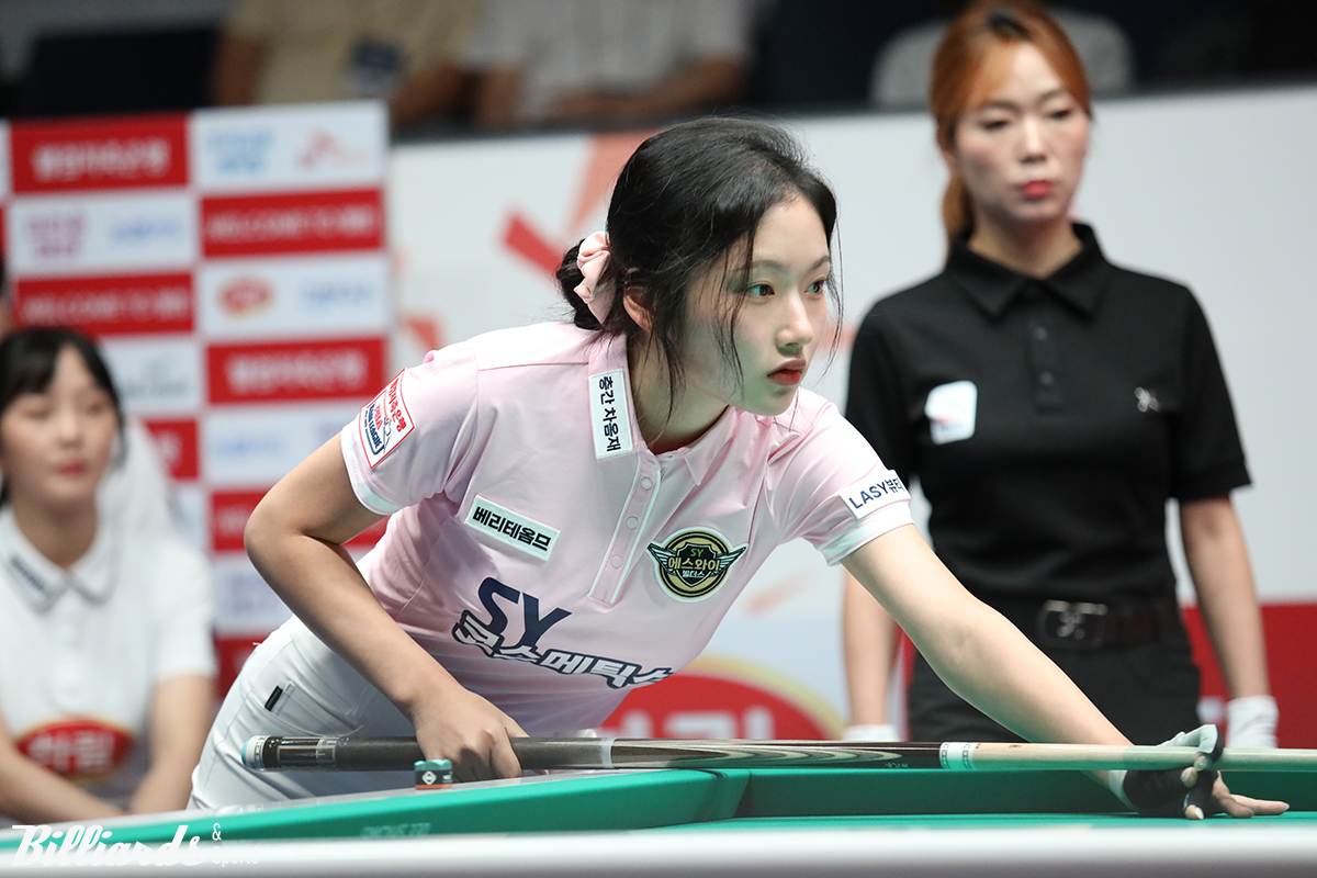 전날 퍼펙트큐를 치며 팀의 2연승을 견인한 한지은(에스와이)이 프로당구 PBA 팀리그 3일 차 경기에서 우리금융캐피탈의 스롱 피아비(캄보디아)와 대결한다.  사진=고양/이용휘 기자
